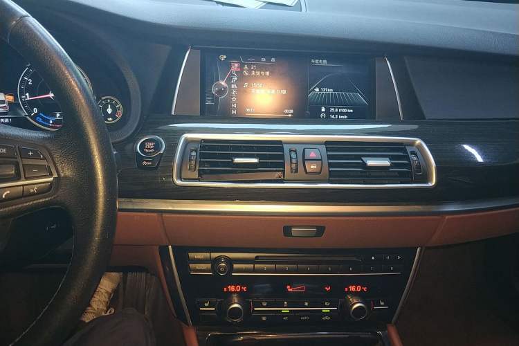Used BMW 5 Series GT 2017 528i Leading Model Audio And AC Panel