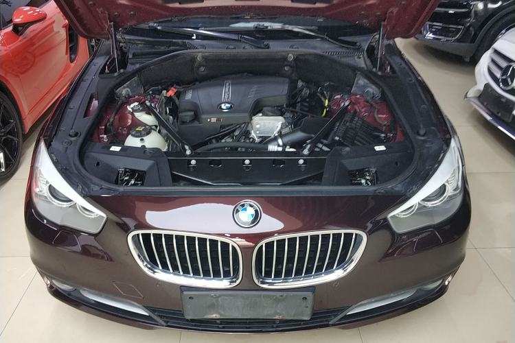 Used BMW 5 Series GT 2017 528i Leading Model Engine Bay