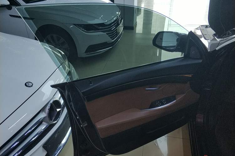 Used BMW 5 Series GT 2017 528i Leading Model Left Front Door Interior