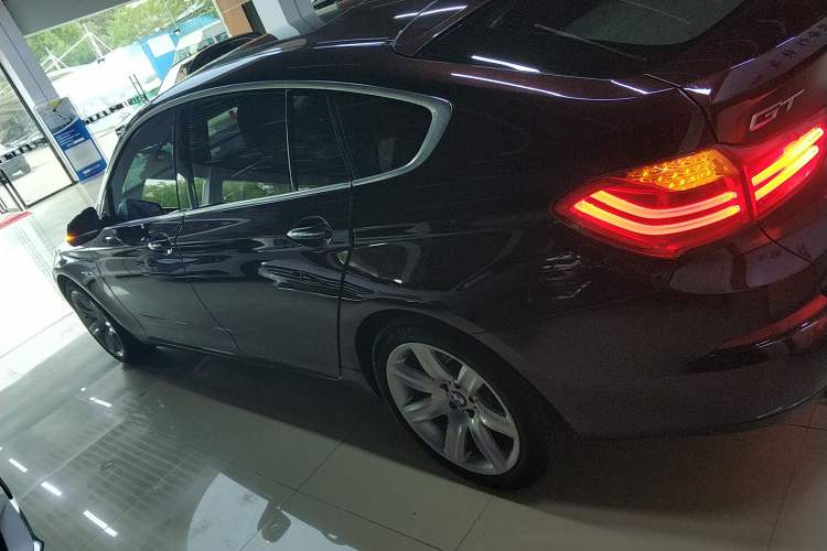 Used BMW 5 Series GT 2017 528i Leading Model Left Side