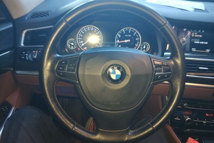 Used BMW 5 Series GT 2017 528i Leading Model Steering Wheel