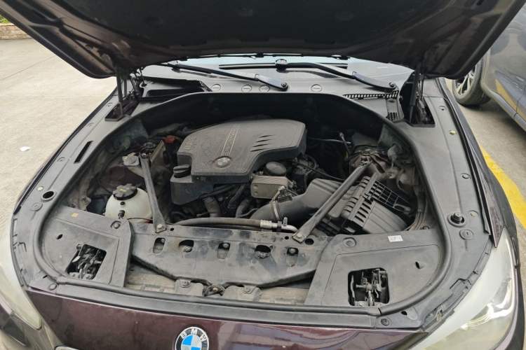 Used BMW 5 Series GT 2017 528i Leading Model Engine Bay