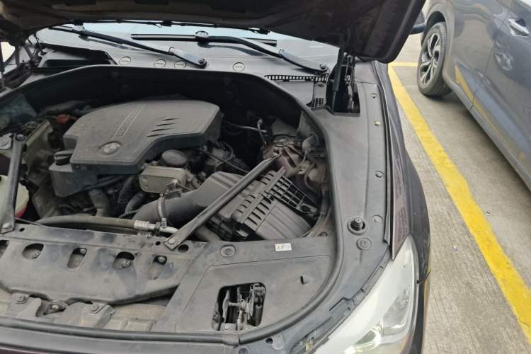 Used BMW 5 Series GT 2017 528i Leading Model Engine Bay Left