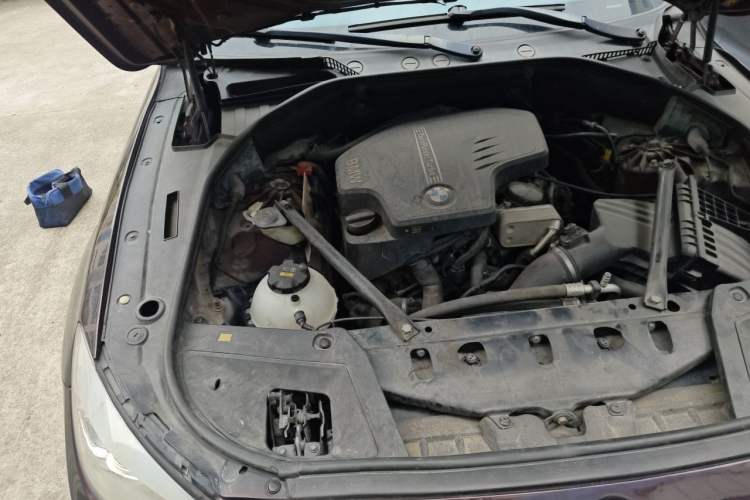 Used BMW 5 Series GT 2017 528i Leading Model Engine Bay Right