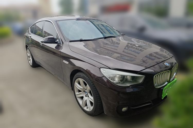 Used BMW 5 Series GT 2017 528i Leading Model Front Right 45 Deg