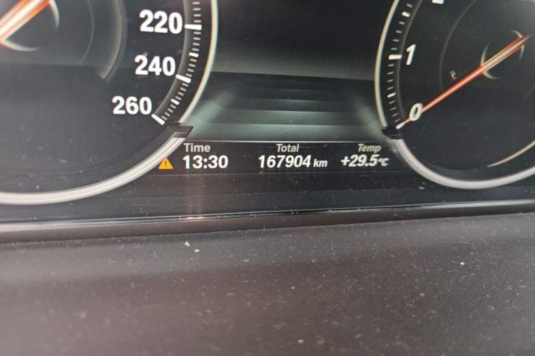 Used BMW 5 Series GT 2017 528i Leading Model Odometer Close Up