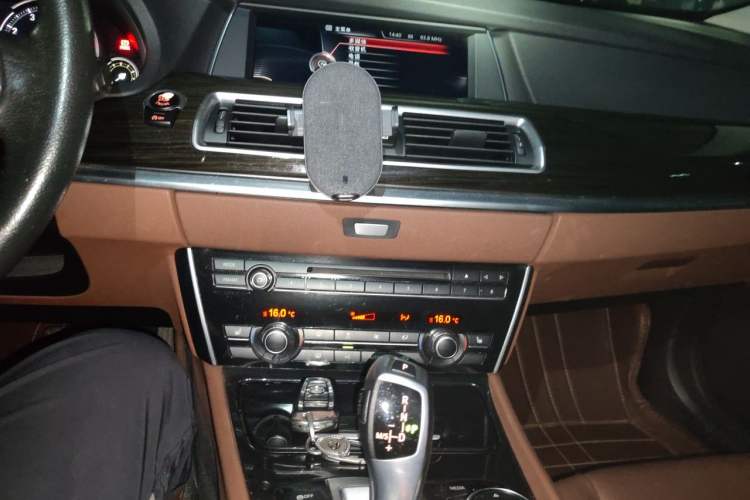 Used BMW 5 Series GT 2017 528i Leading Model Audio And AC Panel