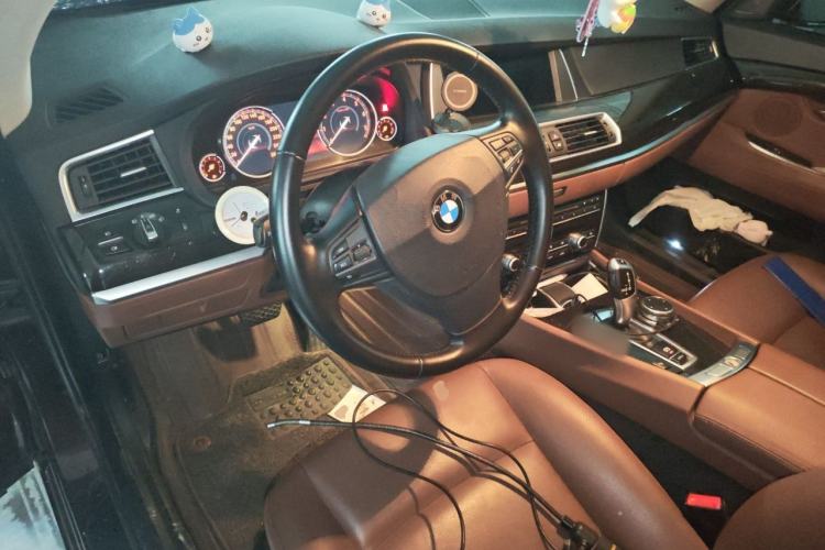 Used BMW 5 Series GT 2017 528i Leading Model Center Console