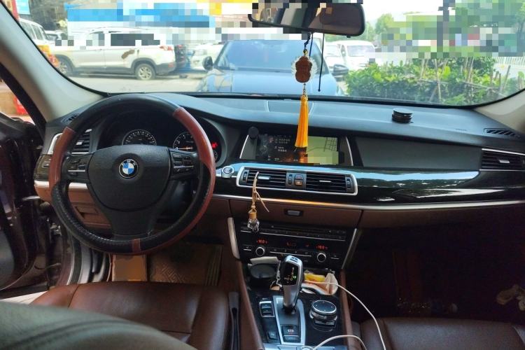 Used BMW 5 Series GT 2017 528i Leading Model Center Console