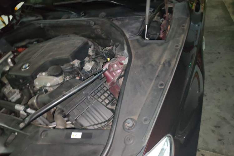 Used BMW 5 Series GT 2017 528i Leading Model Engine Bay Left
