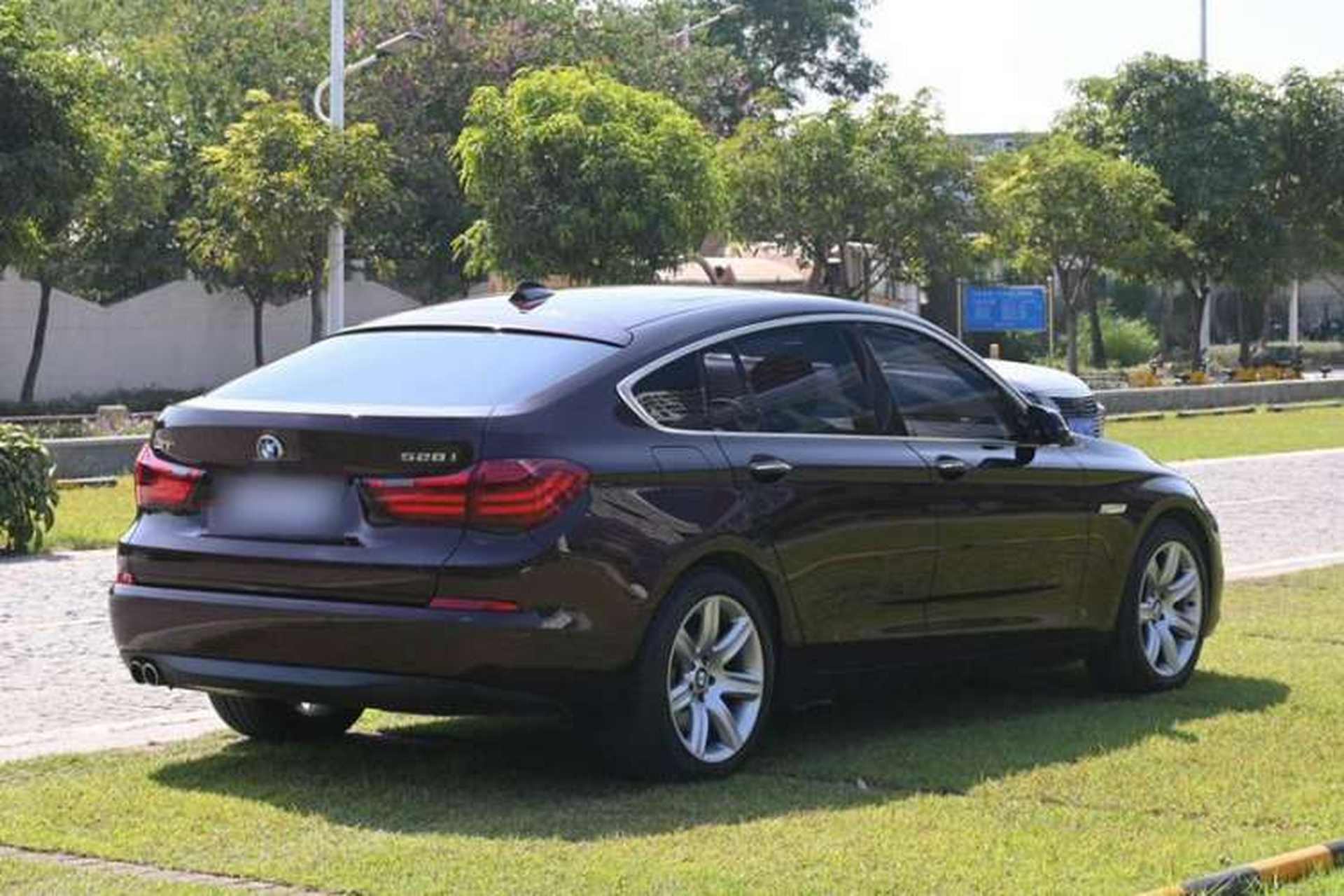 Used BMW 5 Series GT 2017 528i Leading Model Exterior 5