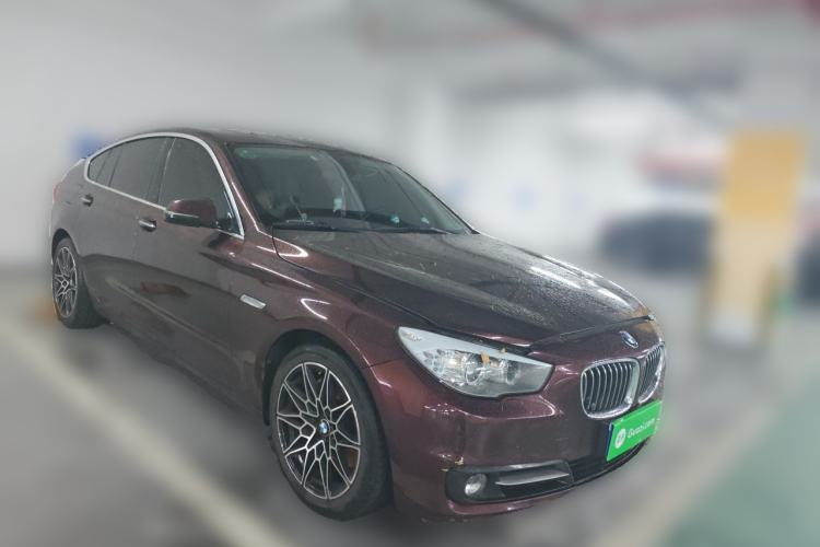 Used BMW 5 Series GT 2017 528i Leading Model Front Right 45 Deg