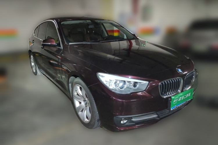 Used BMW 5 Series GT 2017 528i Leading Model Front Right 45 Deg