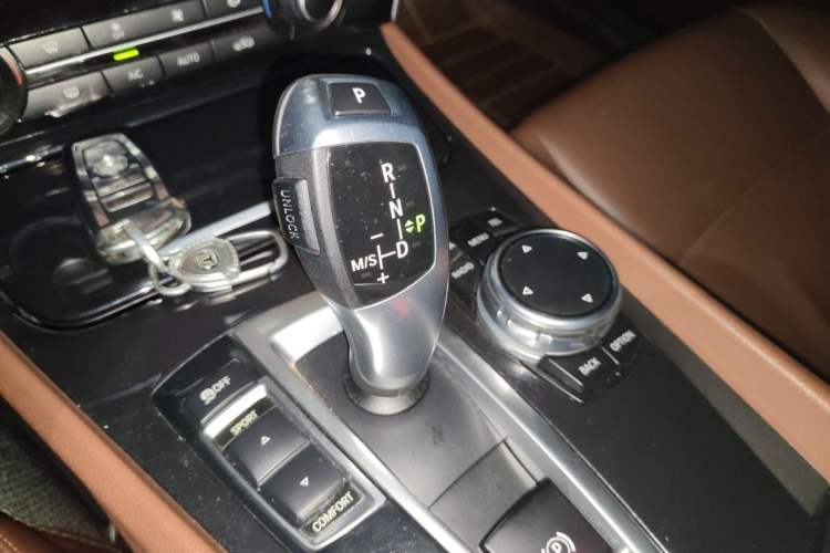 Used BMW 5 Series GT 2017 528i Leading Model Gear Lever