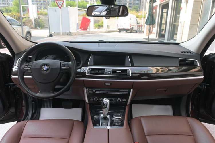 Used BMW 5 Series GT 2017 528i Leading Model Interior 1