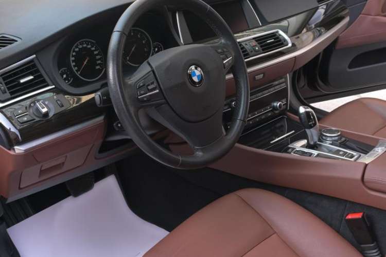 Used BMW 5 Series GT 2017 528i Leading Model Interior 2