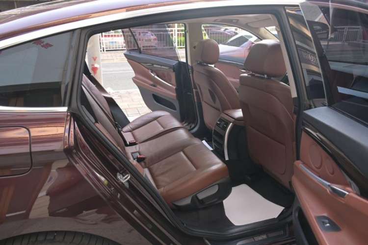 Used BMW 5 Series GT 2017 528i Leading Model Interior 4