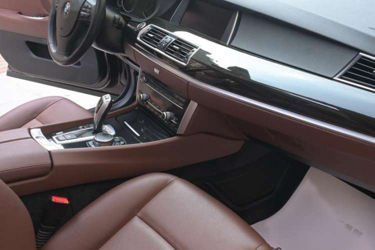 Used BMW 5 Series GT 2017 528i Leading Model Interior 5