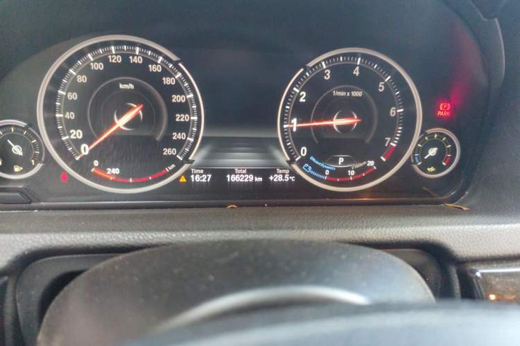 Used BMW 5 Series GT 2017 528i Leading Model Odometer Close Up