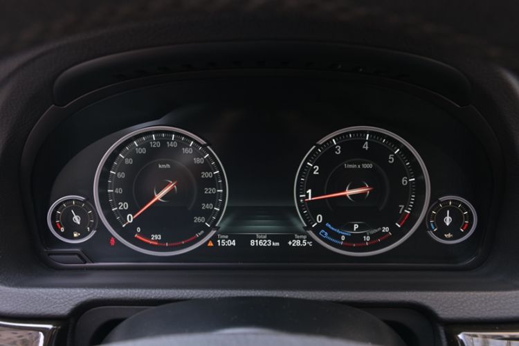 Used BMW 5 Series GT 2017 528i Leading Model Odometer Close Up