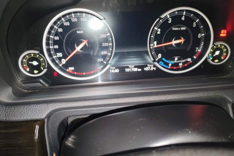 Used BMW 5 Series GT 2017 528i Leading Model Odometer Close Up