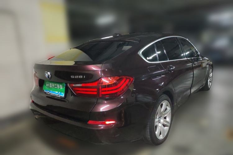 Used BMW 5 Series GT 2017 528i Leading Model Rear Right 45 Deg