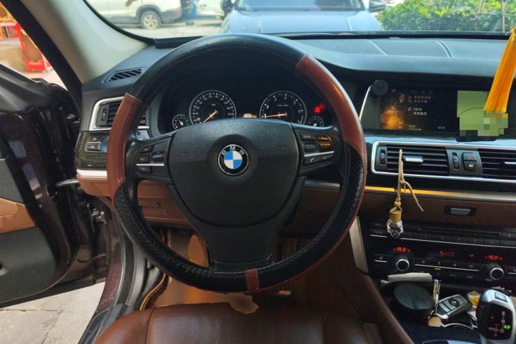 Used BMW 5 Series GT 2017 528i Leading Model Steering Wheel