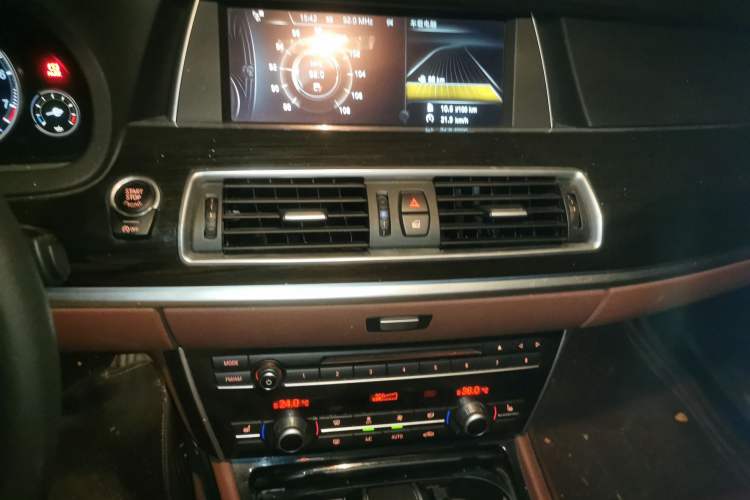 Used BMW 5 Series GT 2017 528i Leading Model Audio And AC Panel