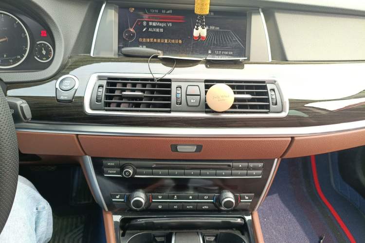 Used BMW 5 Series GT 2017 528i Leading Model Audio And AC Panel