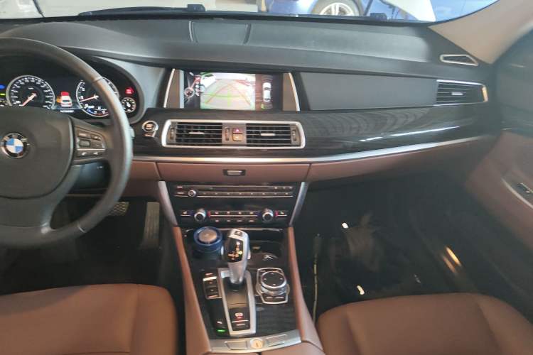 Used BMW 5 Series GT 2017 528i Leading Model Audio And AC Panel