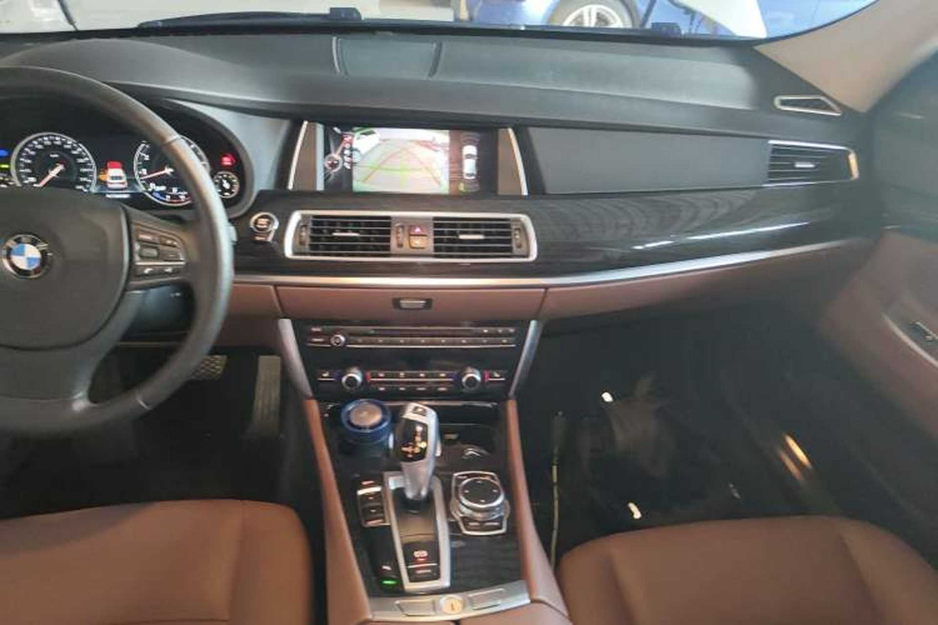 Used BMW 5 Series GT 2017 528i Leading Model Audio And AC Panel