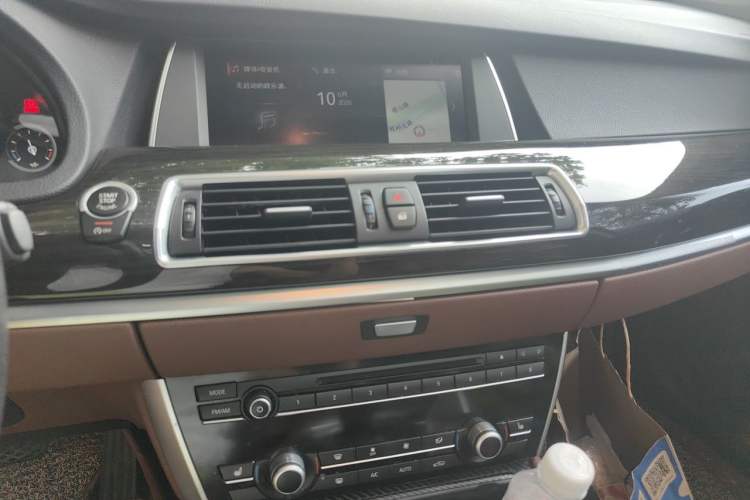 Used BMW 5 Series GT 2017 528i Leading Model Audio And AC Panel