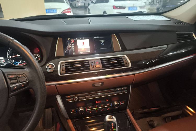 Used BMW 5 Series GT 2017 528i Leading Model Audio And AC Panel