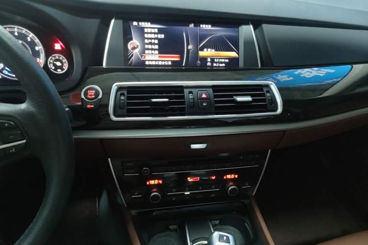 Used BMW 5 Series GT 2017 528i Leading Model Audio And AC Panel