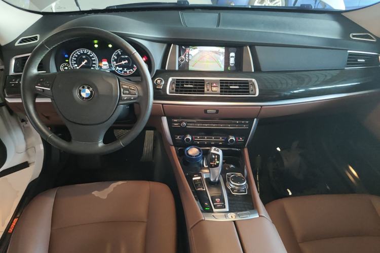 Used BMW 5 Series GT 2017 528i Leading Model Center Console