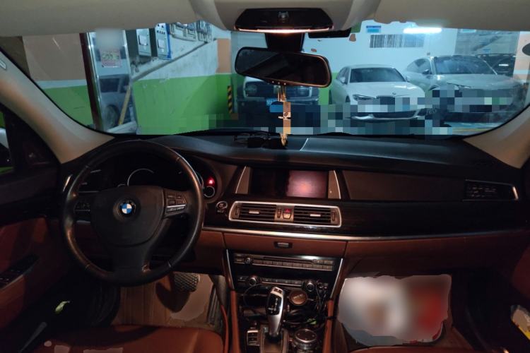 Used BMW 5 Series GT 2017 528i Leading Model Center Console