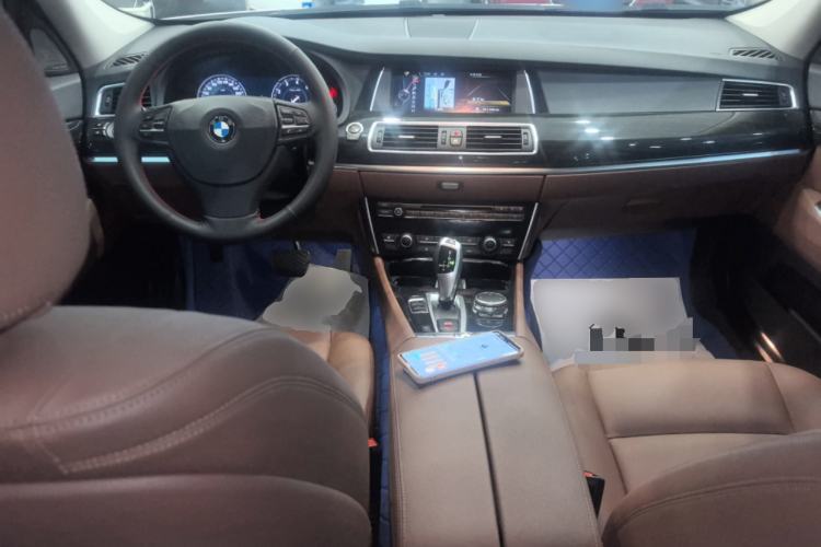 Used BMW 5 Series GT 2017 528i Leading Model Center Console