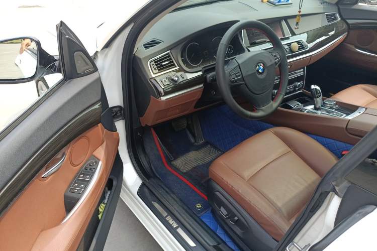 Used BMW 5 Series GT 2017 528i Leading Model Driver Seat