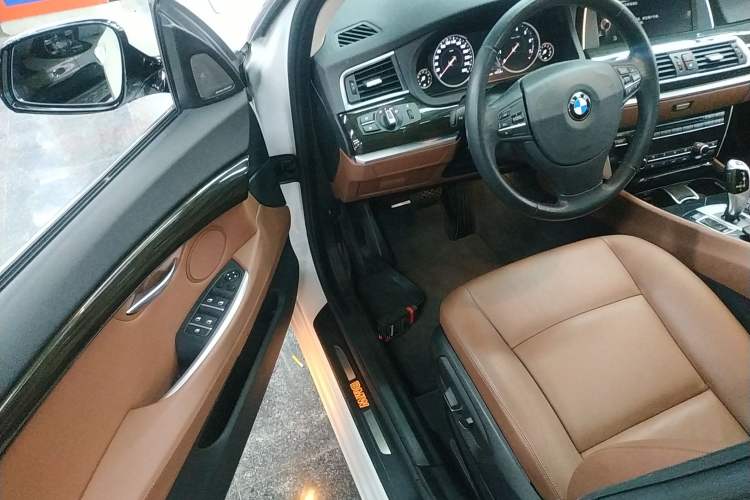 Used BMW 5 Series GT 2017 528i Leading Model Driver Seat