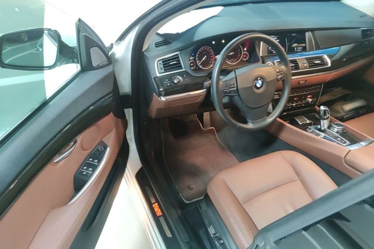 Used BMW 5 Series GT 2017 528i Leading Model Driver Seat