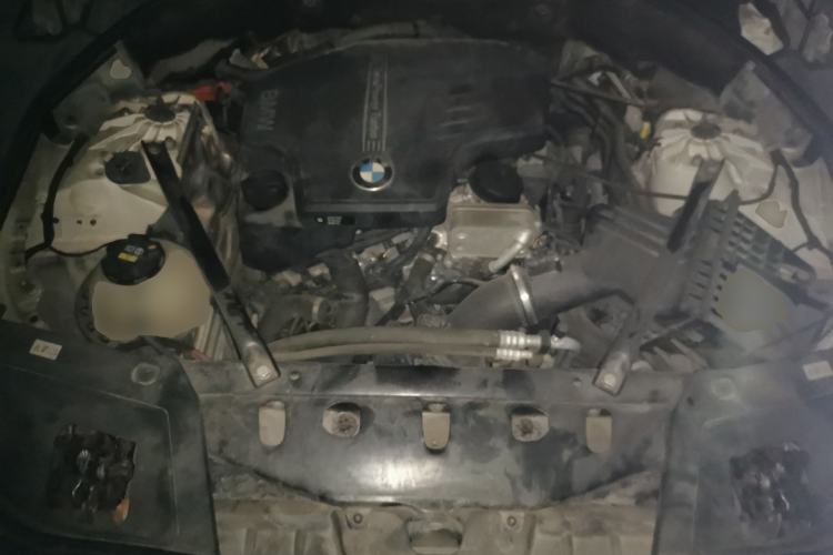 Used BMW 5 Series GT 2017 528i Leading Model Engine Bay