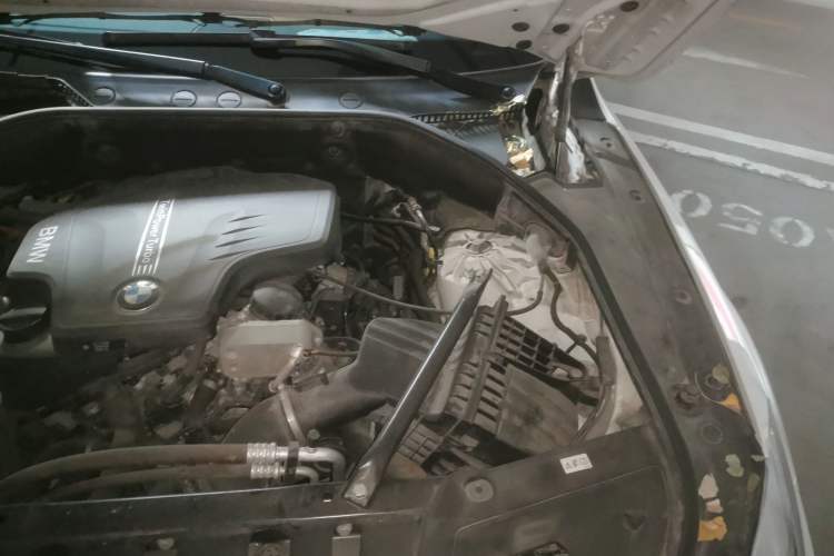 Used BMW 5 Series GT 2017 528i Leading Model Engine Bay Left