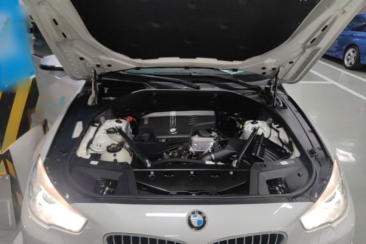 Used BMW 5 Series GT 2017 528i Leading Model Engine Bay