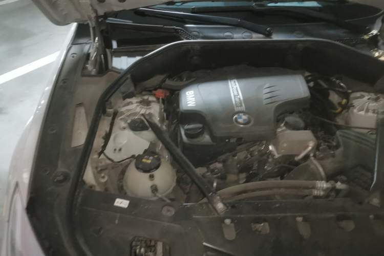 Used BMW 5 Series GT 2017 528i Leading Model Engine Bay Right