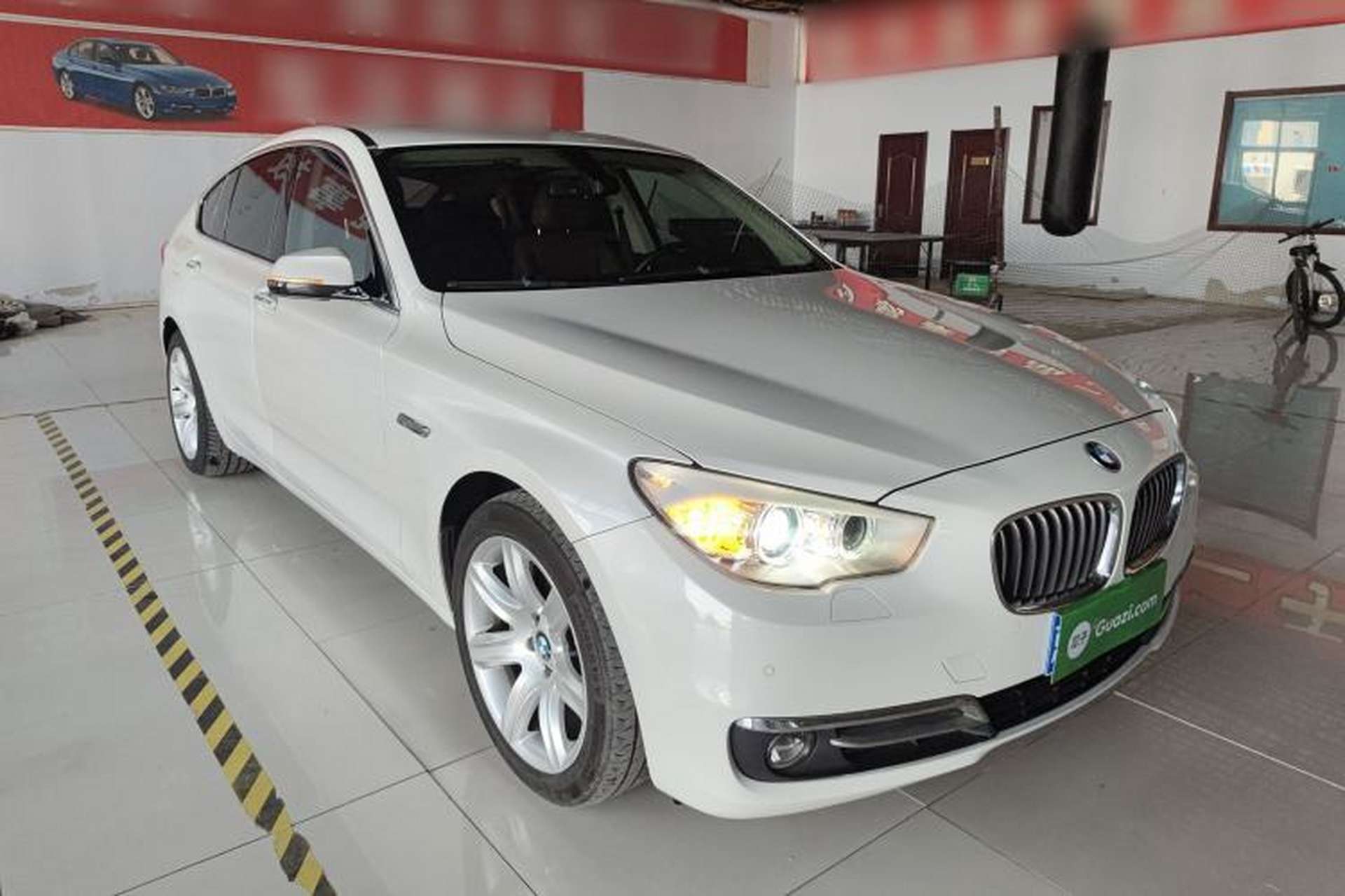 Used BMW 5 Series GT 2017 528i Leading Model Exterior 1