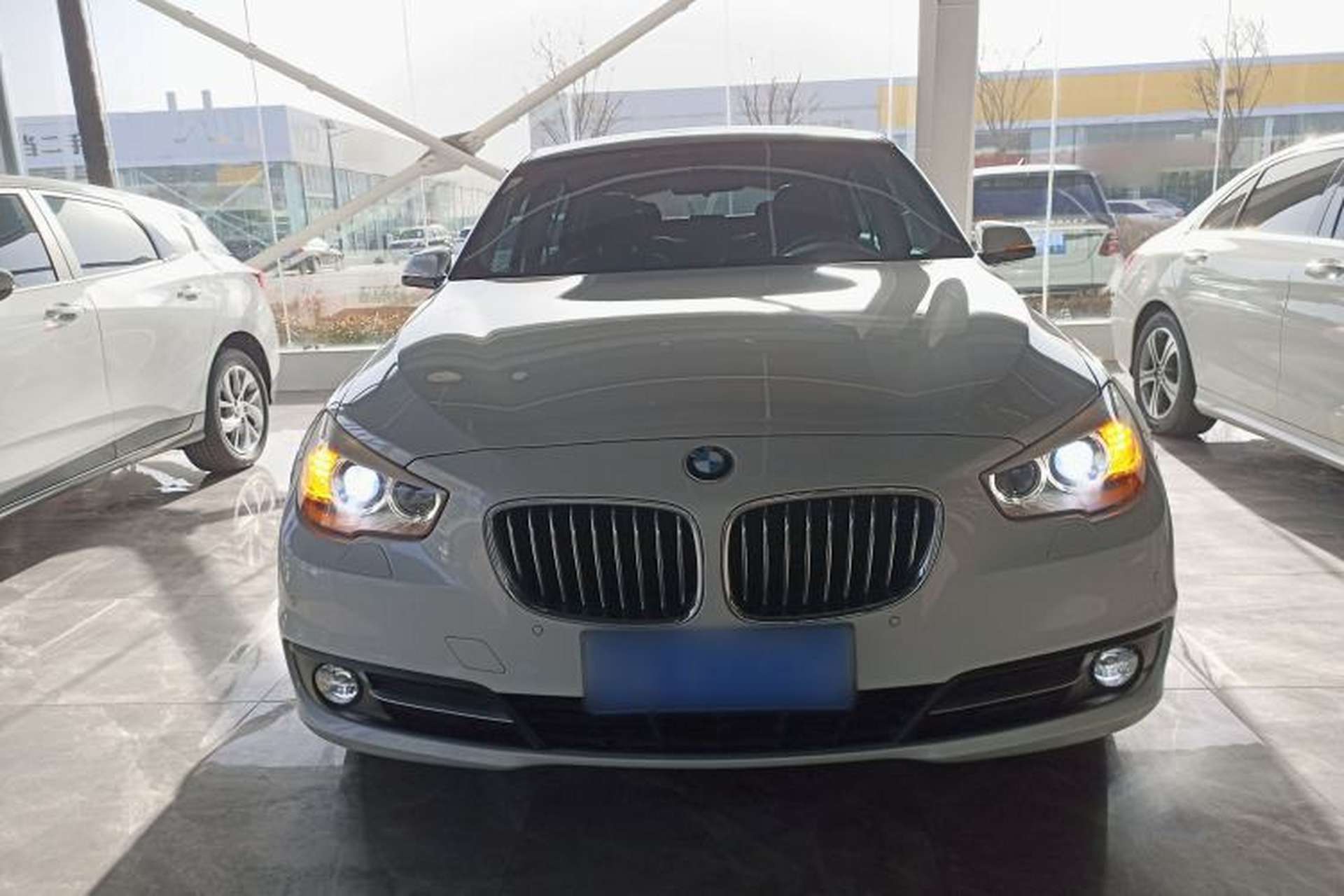 Used BMW 5 Series GT 2017 528i Leading Model Exterior 1