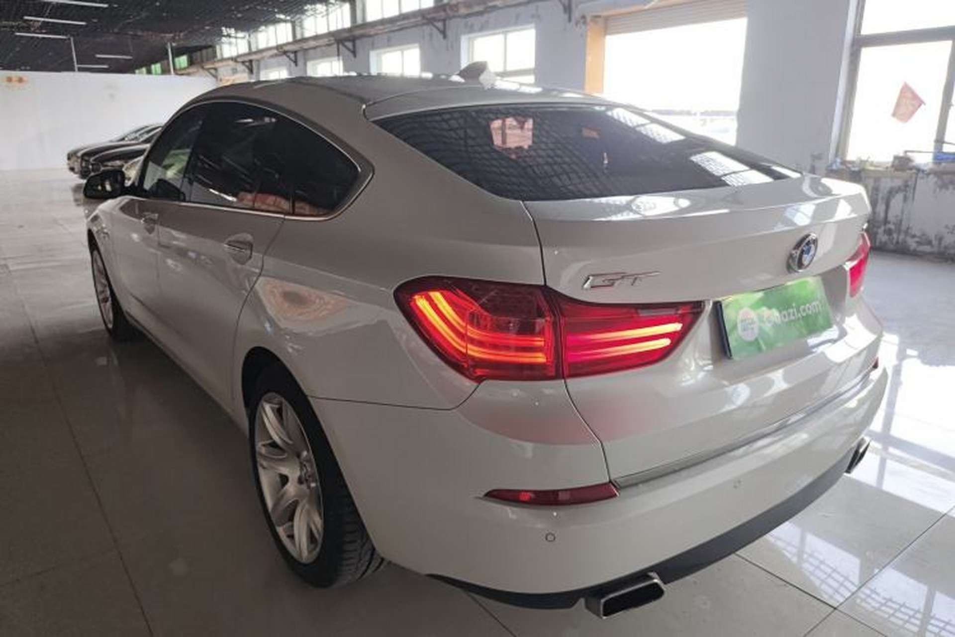 Used BMW 5 Series GT 2017 528i Leading Model Exterior 2