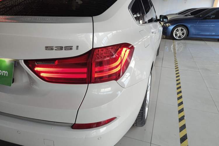 Used BMW 5 Series GT 2017 528i Leading Model Exterior 3