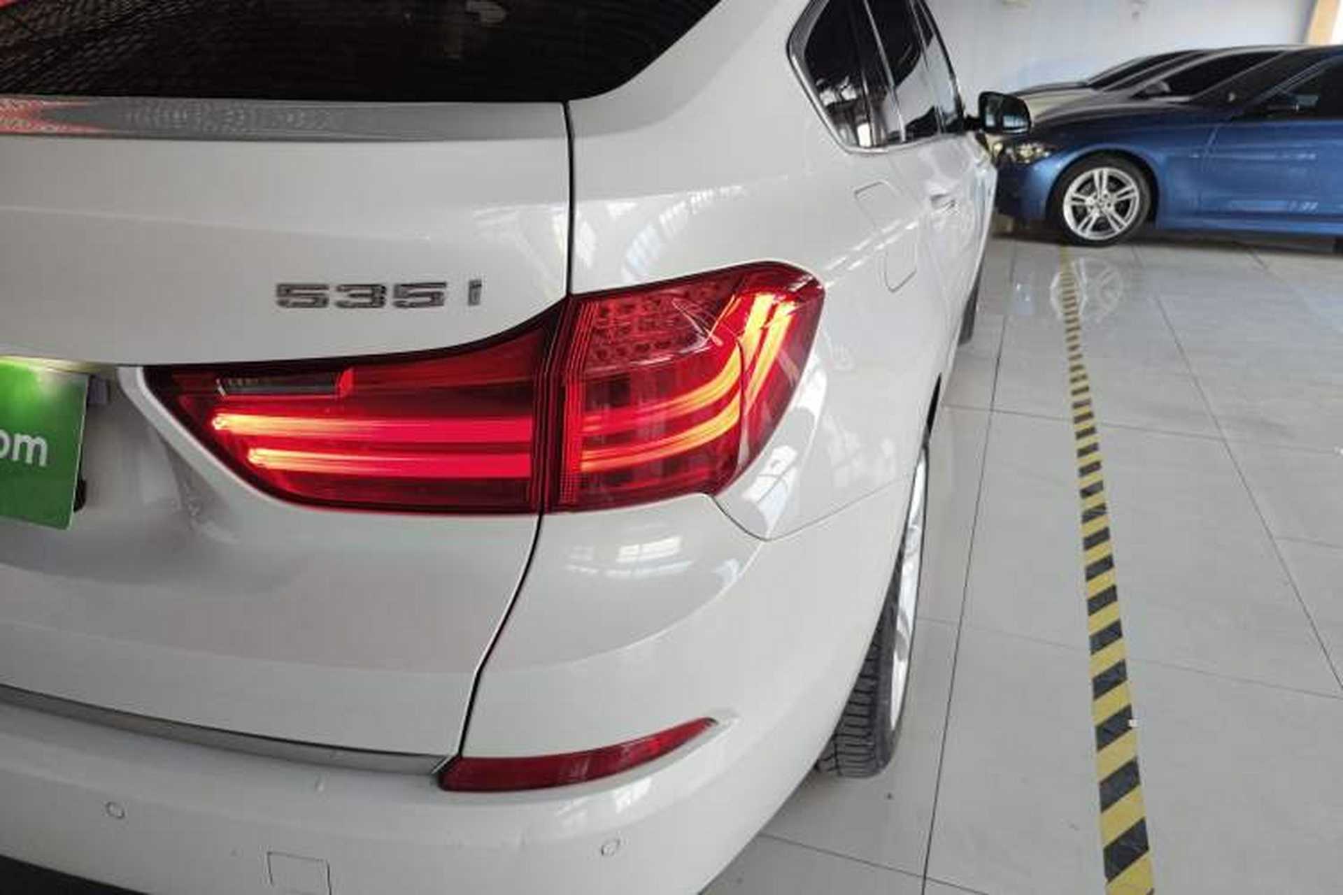 Used BMW 5 Series GT 2017 528i Leading Model Exterior 3