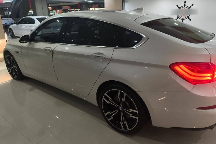 Used BMW 5 Series GT 2017 528i Leading Model Exterior 3